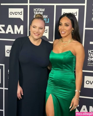 Meghan McCain [ meghan-mccain ] - A little bush peak for ya 👀😜