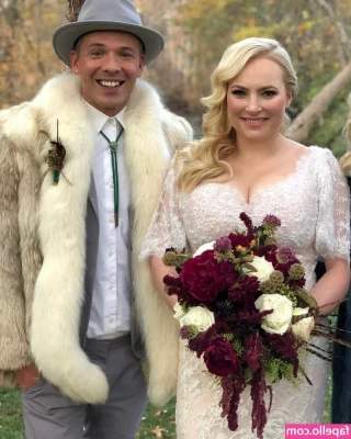 Meghan McCain [ meghan-mccain ] - Look how this man sucks the dick