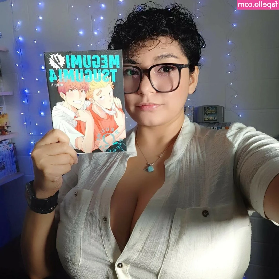 Freakychikie - Last year, I took down the Christmas tree at the end of May🤣 do