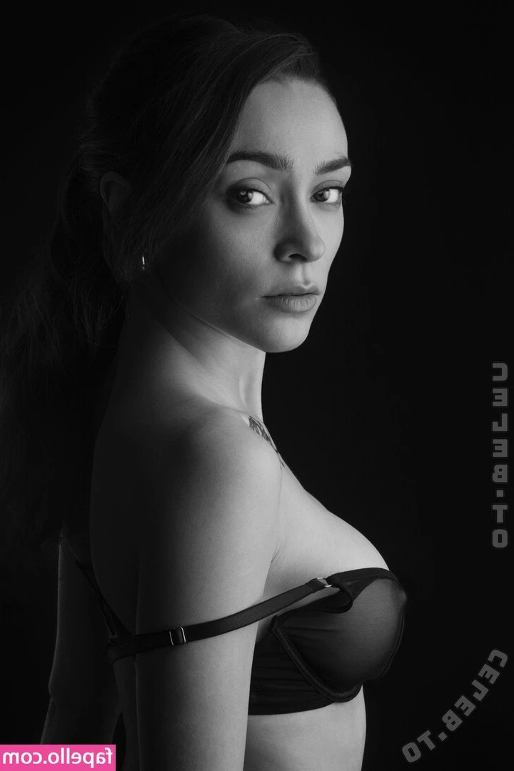 Lola Gaiaa [ lola-gaiaa ] - I m back guys sorry I went M I A