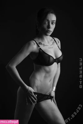 Lola Gaiaa [ lola-gaiaa ] - Someone please spank me