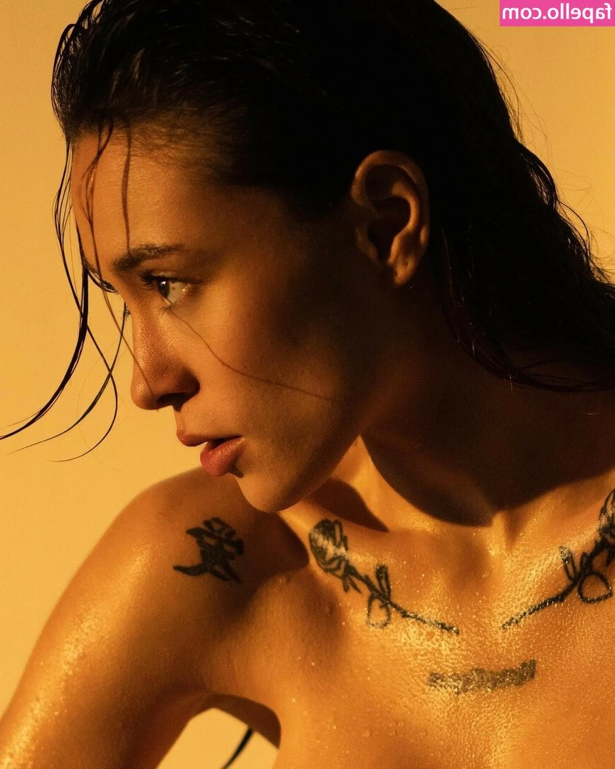 Lola Gaiaa [ lola-gaiaa ] - Come and get a bite