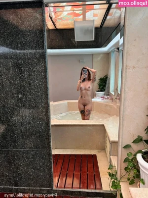 Jany Lavigne [ jany-lavigne ] - Would you like to have me so that my finger is your dick and caress