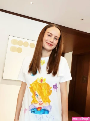 Brie Larson [ brie-larson-1 ] - Even more pics for y'all 😘💕