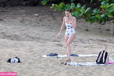 Brie Larson [ brie-larson-1 ] - Would you let me "unload" for you?