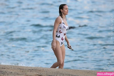 Brie Larson [ brie-larson-1 ] - Bikini flash season is coming too 😉