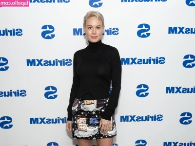 Brie Larson [ brie-larson-1 ] - Lol my sleep schedule is so messed up rn 😅 just woke up and it’s