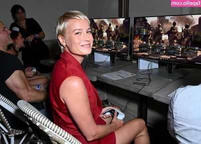 Brie Larson [ brie-larson-1 ] - I want to see how much you want to own me🩵😏 How much you like