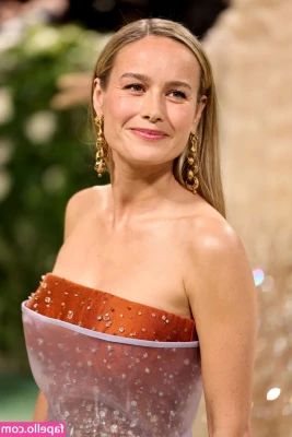 Brie Larson [ brie-larson-1 ] - 12 minutes of glorious blowjob  deep throat  I licked his balls  his