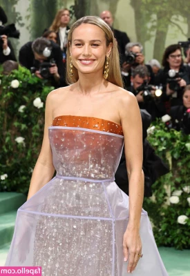 Brie Larson [ brie-larson-1 ] - Too horny after my shower, couldn't wait to dry my hair before having
