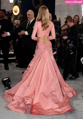 Brie Larson [ brie-larson-1 ] - Dia lindo né bb     Lovely day  huh  bb      wine_flame