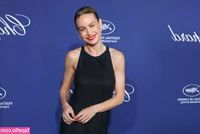 Brie Larson [ brie-larson-1 ] - Hey loves  I m live on CB today 2pm PST-ish with the beautiful 