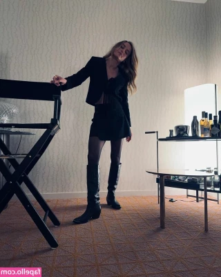 Brie Larson [ brie-larson-1 ] - Just me sucking off my man 😈😘💦