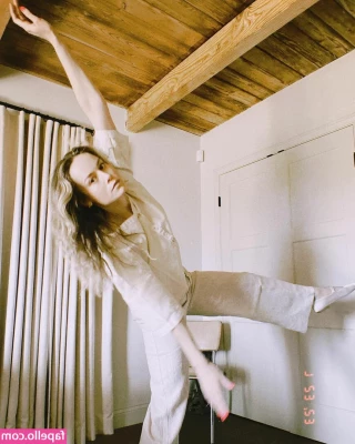 Brie Larson [ brie-larson-1 ] - Wish you were here part 1