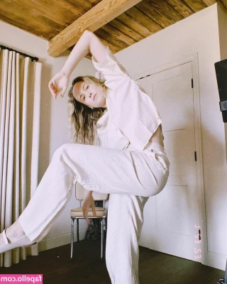 Brie Larson [ brie-larson-1 ] - Soy nuevo en esto  alguien sabe  cómo funciona