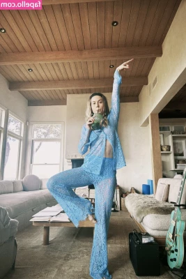 Brie Larson [ brie-larson-1 ] - Friday babe  Would You like to be between these two