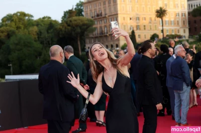 Brie Larson [ brie-larson-1 ] - Take off your panties, I'll give you an injection🚨🚑