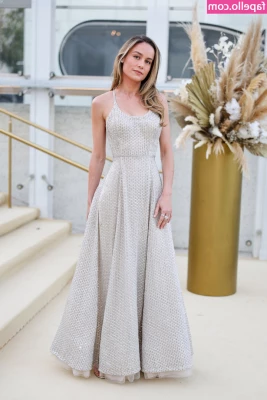 Brie Larson [ brie-larson-1 ] - Want to spank me?😈