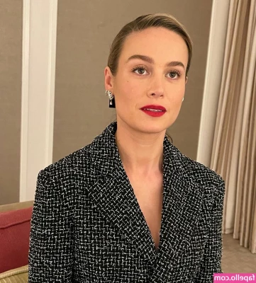 Brie Larson [ brie-larson-1 ] - Do you want to see me shake my butt  a big butt  imagine it on top of