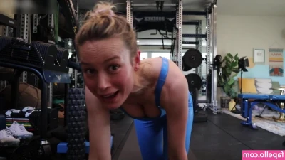 Brie Larson [ brie-larson-1 ] - Naakt in een lege metrotrein