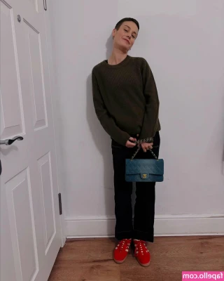 Brie Larson [ brie-larson-1 ] - You asked for mommy sharkbae 💕