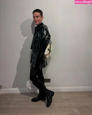 Brie Larson [ brie-larson-1 ] - Dressing up and playing around in my little black dress 🖤 which