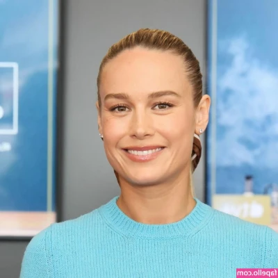 Brie Larson [ brie-larson-1 ] - ATTENTION!!! I NEED THIS BEDDING!!! THIS IS AN EMERGENCY!!!