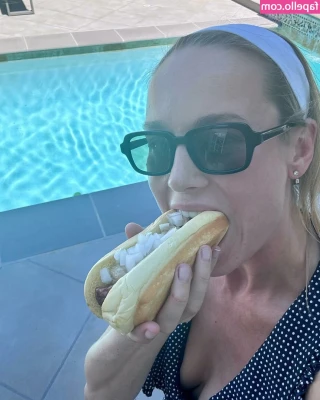 Brie Larson [ brie-larson-1 ] - What’s your favorite scary movie??