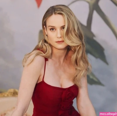 Brie Larson [ brie-larson-1 ] - Blue Boa 🔵