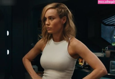 Brie Larson [ brie-larson-1 ] - Giving my asshole a stretch before fucking it 🤤🤤