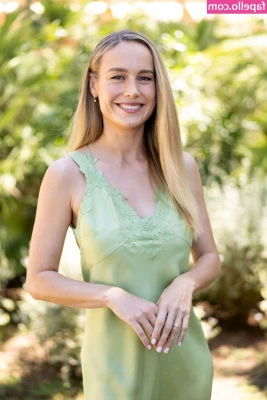 Brie Larson [ brie-larson-1 ] - Fresh out of the shower 🧼! Got a little sunburn doing yard work