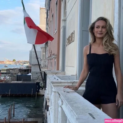 Brie Larson [ brie-larson-1 ] - Queen’s birthday!