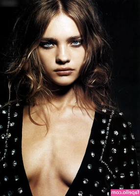 Natalia Vodianova [ natalia-vodianova ] - Peekaboo