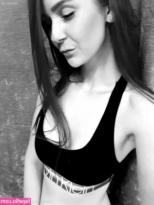 little_bee [ little-bee ] - Hope all you guys have a good start to your week  I m working on