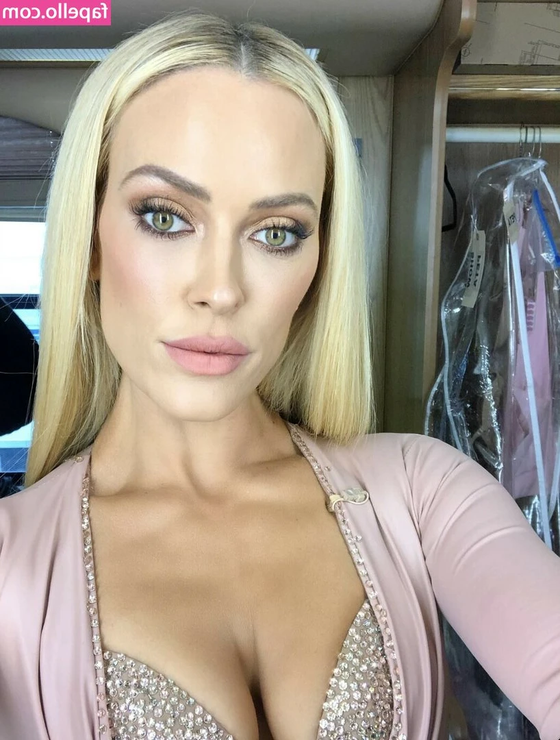 Peta Murgatroyd [ peta-murgatroyd ] - Eyes on the prize 😍🍑
