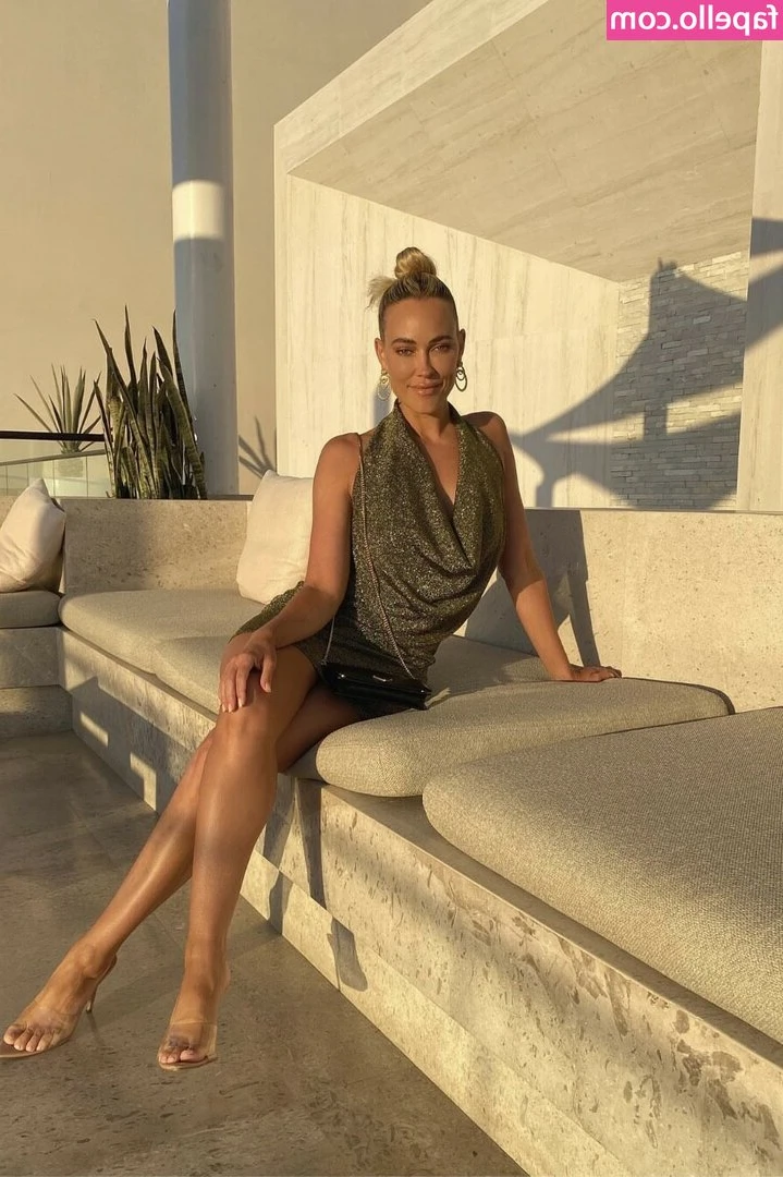 Peta Murgatroyd [ peta-murgatroyd ] - Hey , where cha looking at