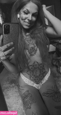 Vanny Preussler [ vanny-preussler ] - A little video of my 🐱 eating up some panties to kick off your