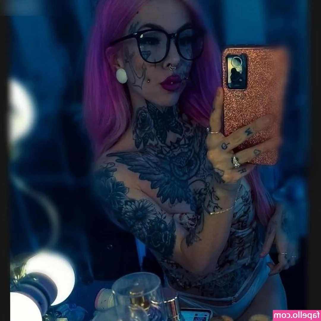 Vanny Preussler [ vanny-preussler ] - Want a custom???  Customs are fun for both me and you 😈😈 