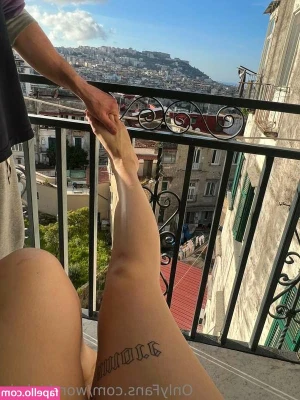 Kaia - A goodmorning stretch before I get ready for all these Live streams