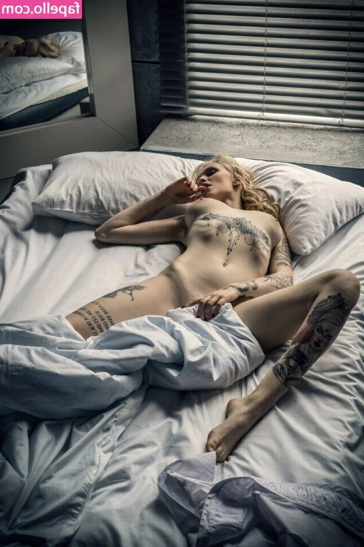 Dasha Chekanova [ dasha-chekanova ] - I’ll be the best LOTR & chill partner you’ve ever had 😜😂