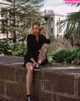 Dasha Chekanova [ dasha-chekanova ] - First EVER Duo Heel Ride with @cosmicstarlight  Cosmic was helping me