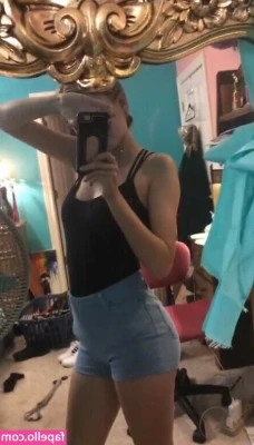 izassassin - Oh nothing  just chillin and wiggling my toes   if you saw my feet