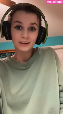 izassassin - i m bored who wants to facetime me and watch me do this live for you