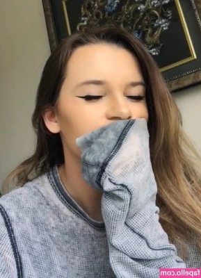 izassassin - 1 like = 1 nut in my mouth 🥜