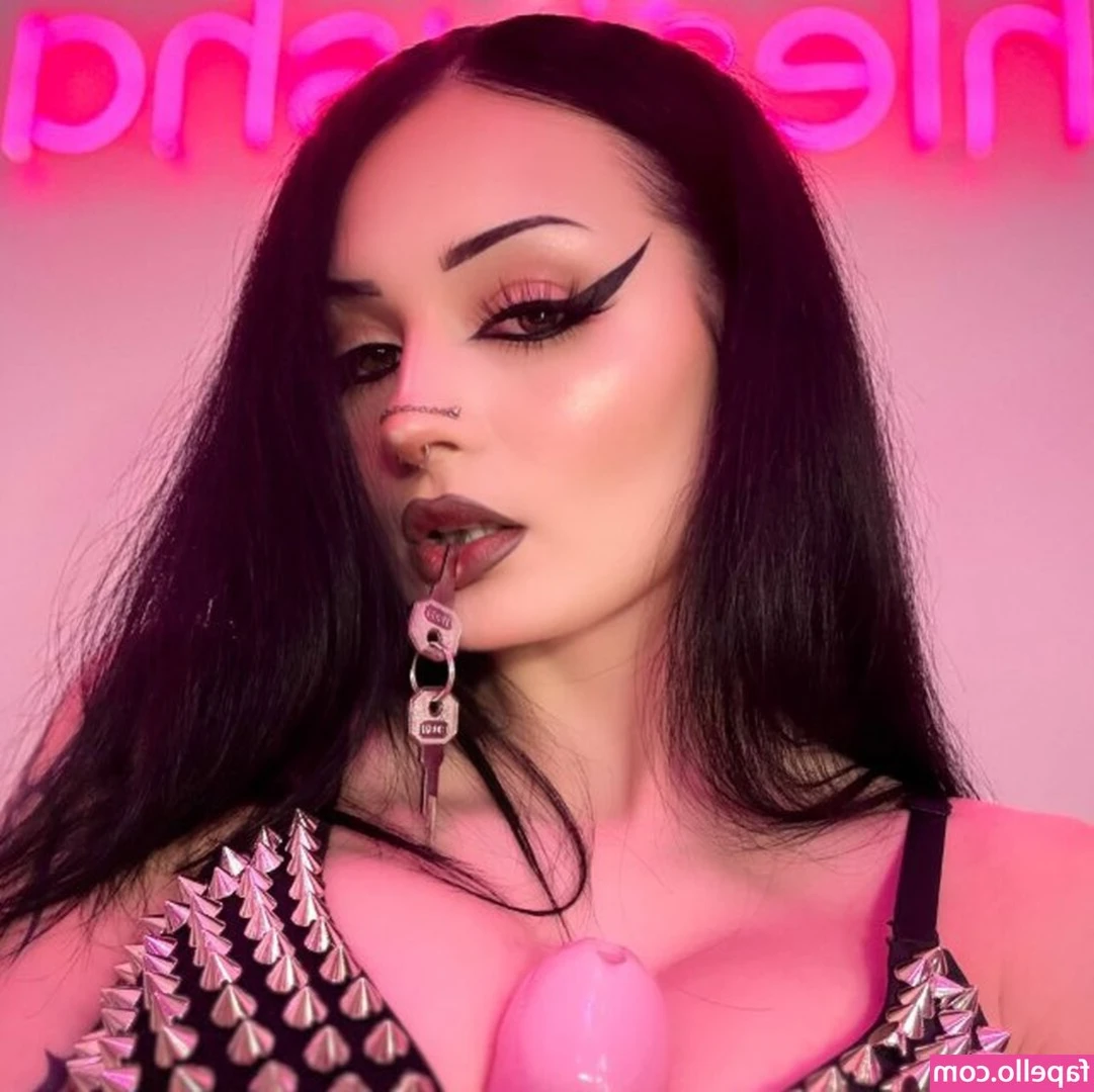 hlestovaa - sexkitten696969 definitely knows how to ride Such a wonderful beauty 