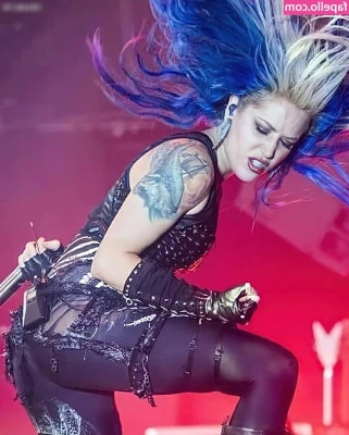 Alissa White-Gluz [ alissa-white-gluz ] - Joyeux poisson d'avril!!