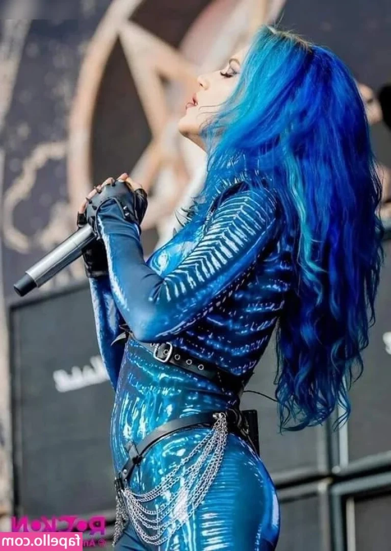 Alissa White-Gluz [ alissa-white-gluz ] - Vault suit on Vault suit off 👌🏾