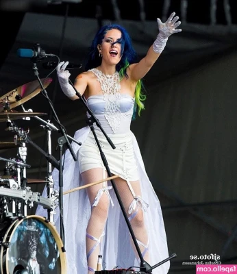 Alissa White-Gluz [ alissa-white-gluz ] - I am your dream girl  and II will satisfy your desires