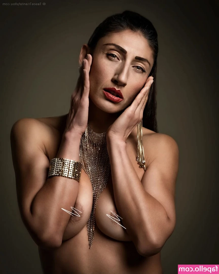 Domniki Papadopoulou [ domniki-papadopoulou ] - Just so you know  if u go back and like a bunch of my media makes me