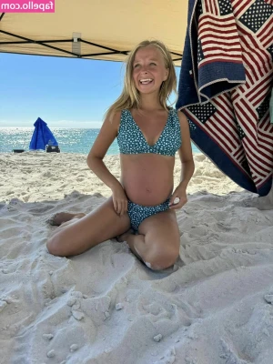macimccarley - Tip this post if being Flipped off and humiliated by a hot superior
